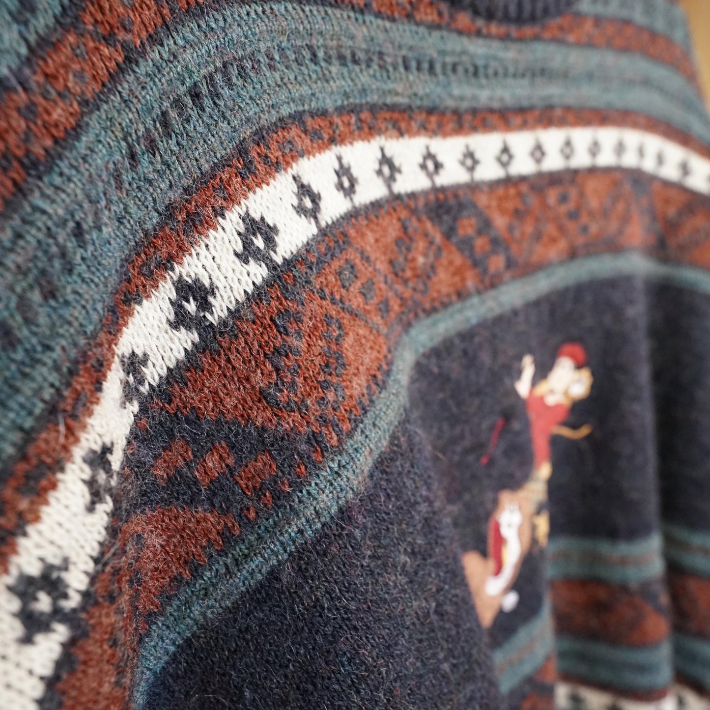 Vintage 90s Pullover Size L-XL embroidered