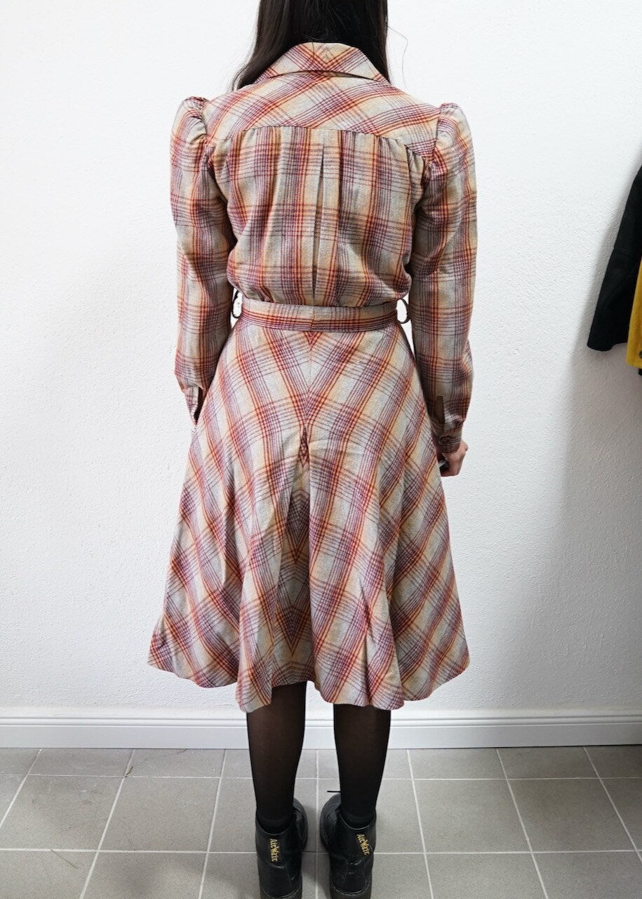 Vintage long sleeved dress Size S