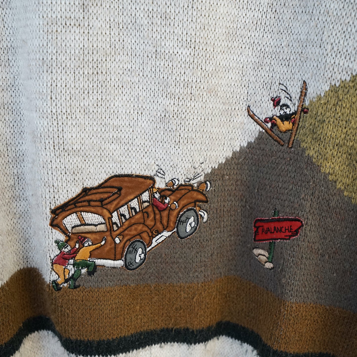 Vintage Pullover Size L-XL white brown embroidery