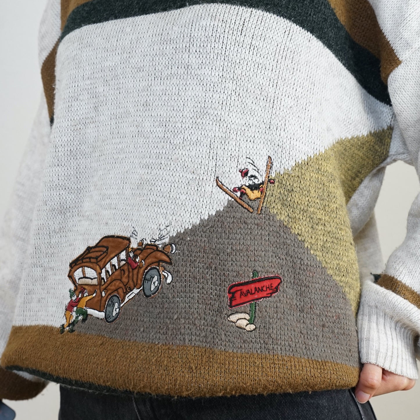 Vintage Pullover Size L-XL white brown embroidery