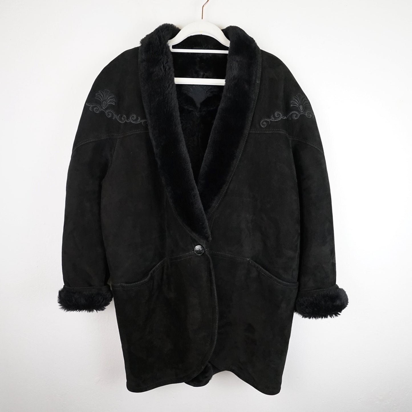 Vintage Shearling Coat Size XL embroidered details