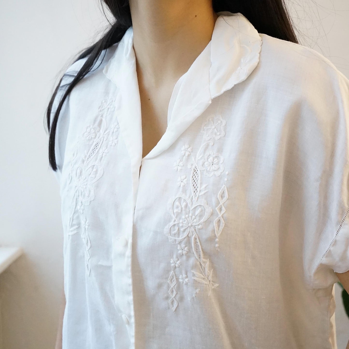 Vintage linen blouse size M L embroidered