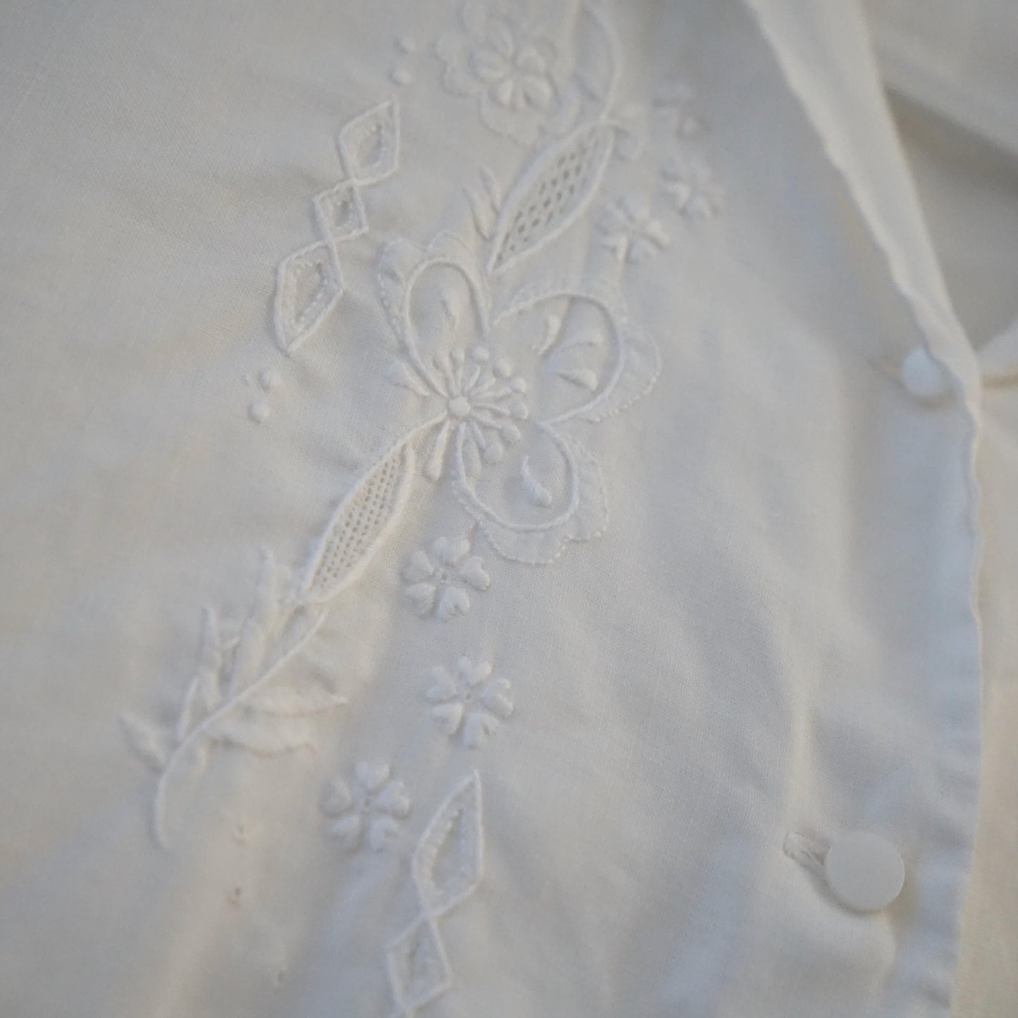 Vintage linen blouse size M L embroidered