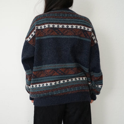 Vintage 90s Pullover Size L-XL embroidered