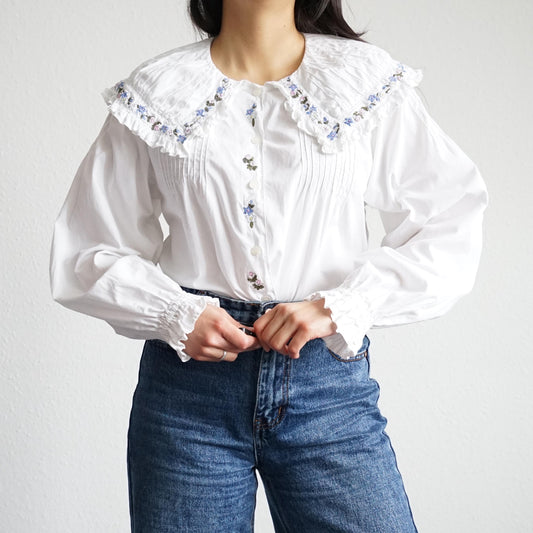 Vintage embroidered Blouse size M-L