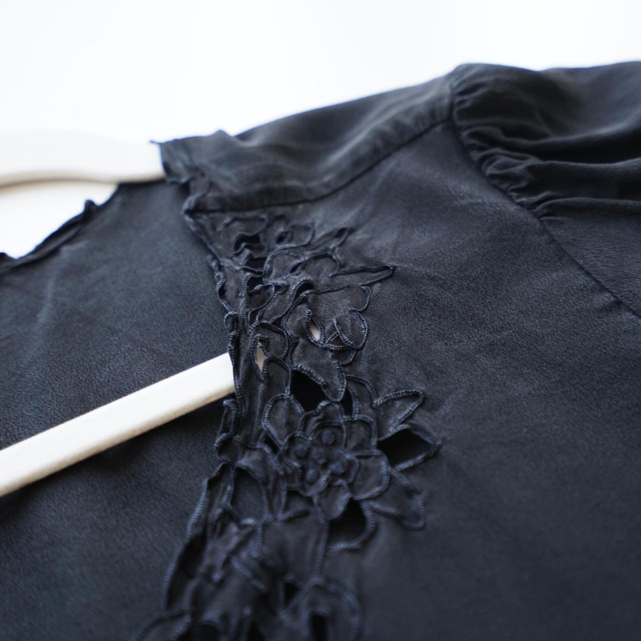 Vintage 80s silk Blouse size S embroidery