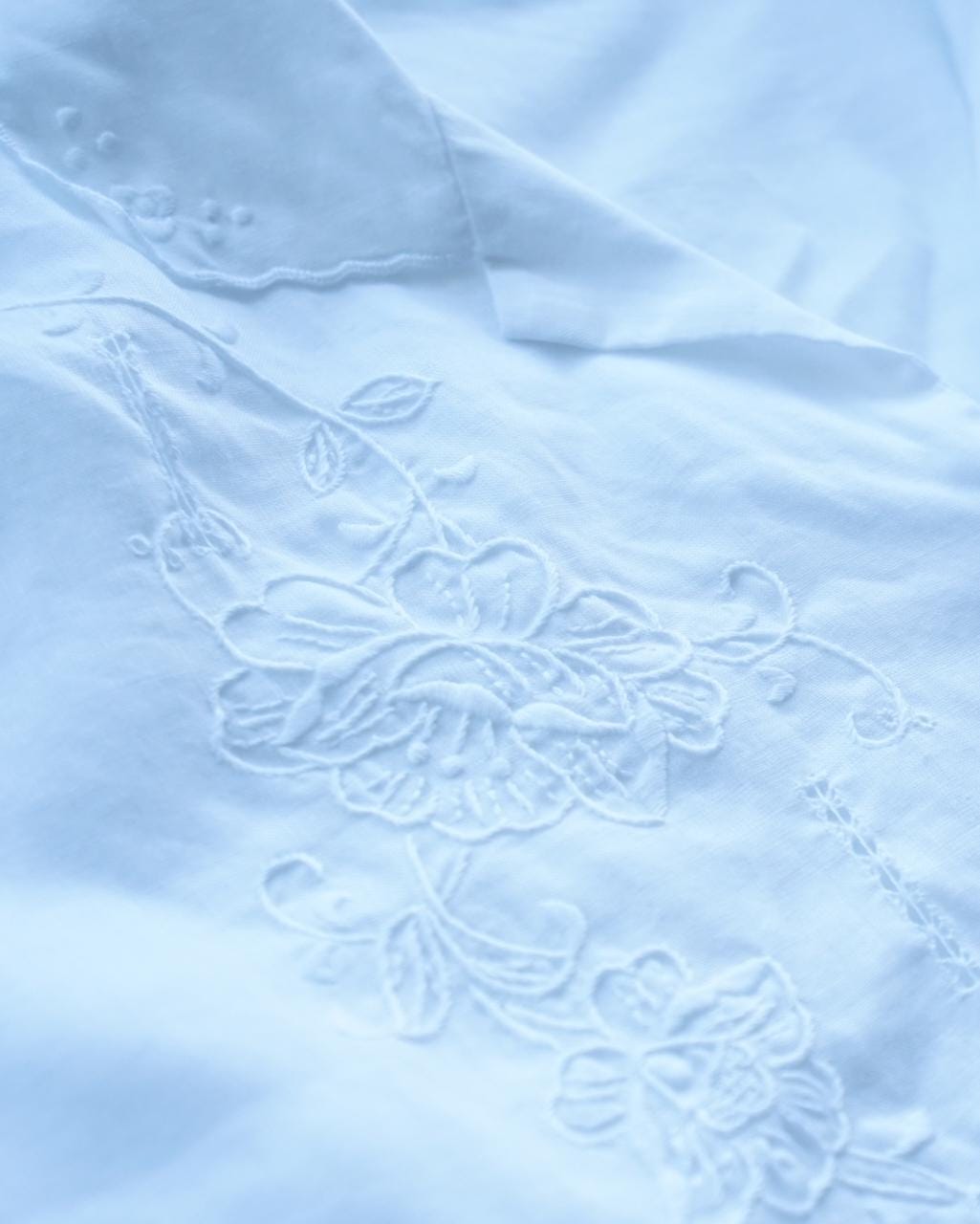 Vintage linen blouse size L hand embroidered
