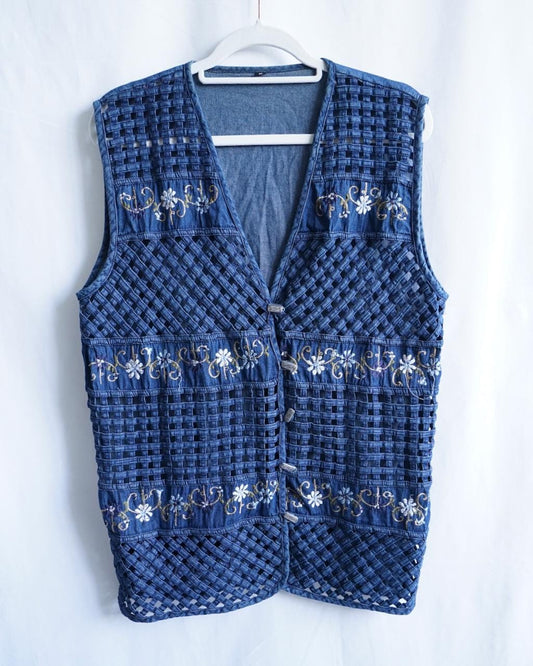 Vintage Denim Vest size M embroidery floral blue medium wash denim vest jacket