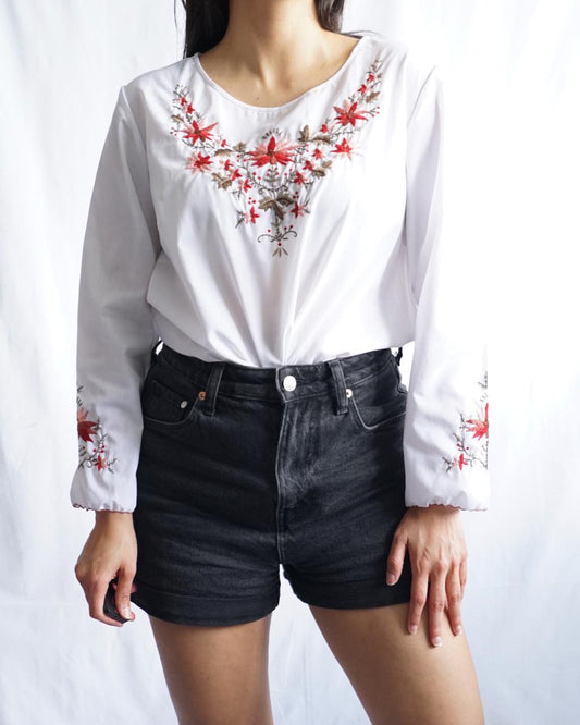 Vintage 90s Blouse size S-M embroidery floral white long sleeve pullover top