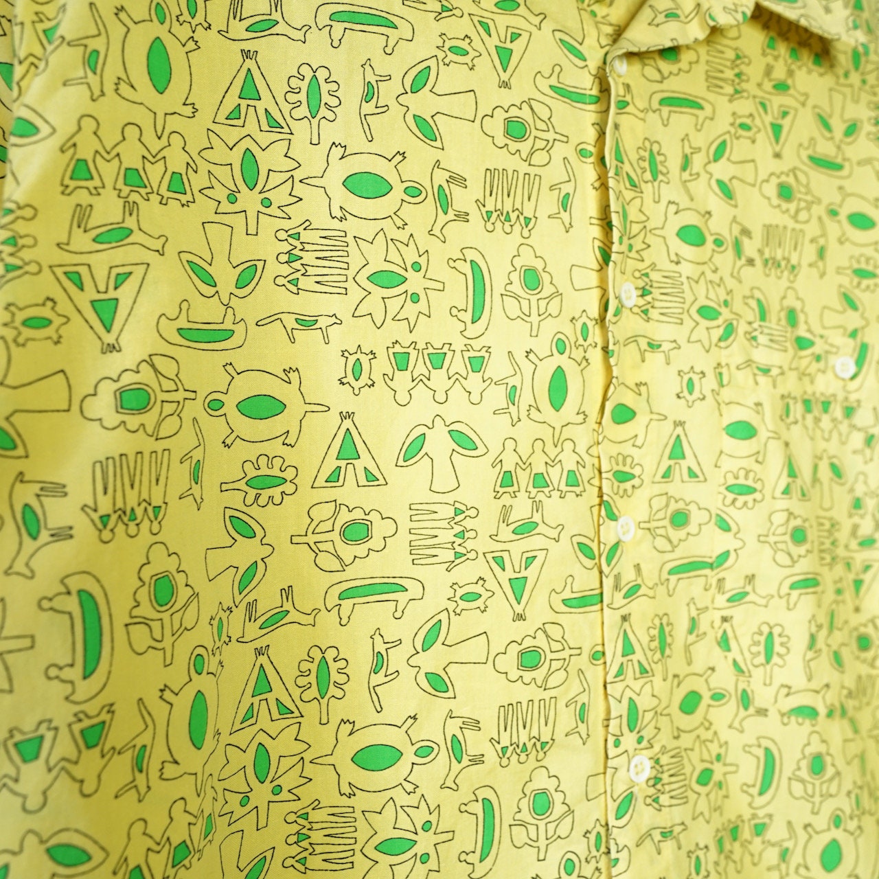 Vintage yellow short sleeved button up Shirt size M-L green pattern summer shirt festival shirt