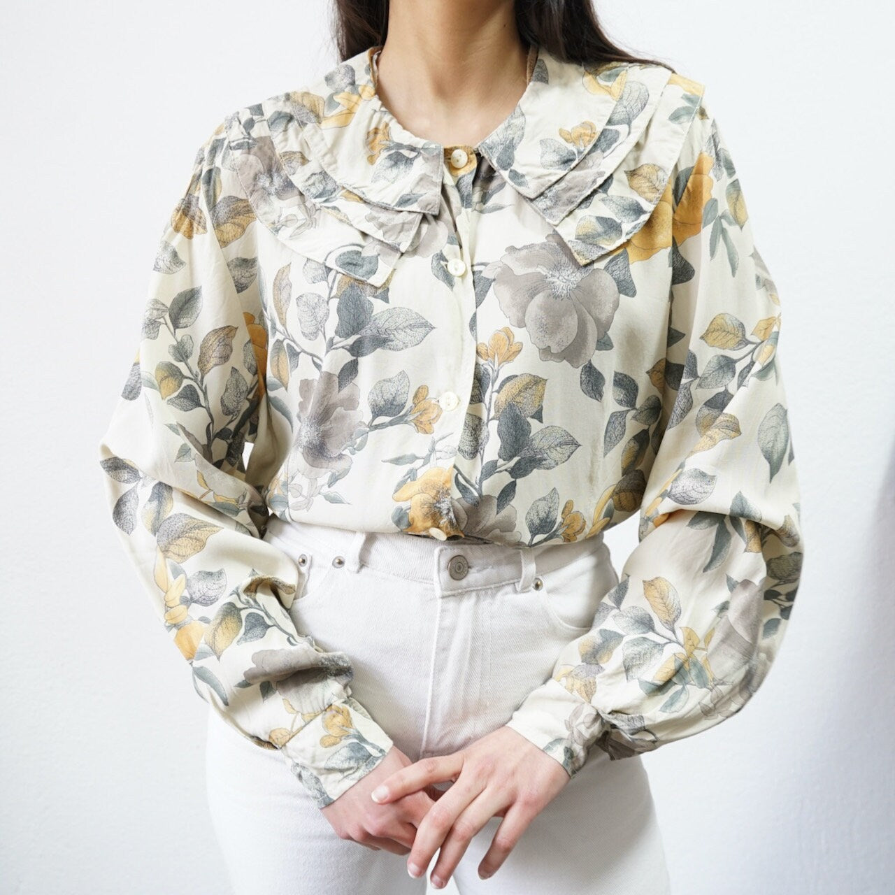 Vintage floral blouse size M long sleeved shirt women button up blouse collared blouse