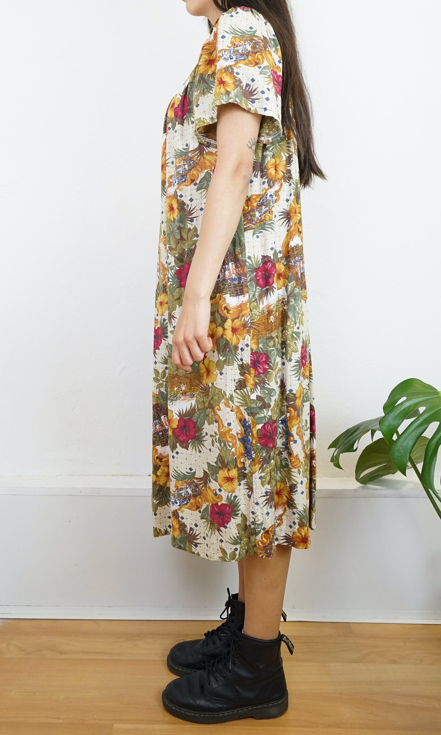 Vintage floral Dress size M-L v neck