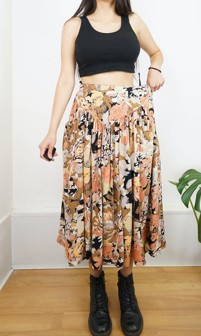 Vintage Skirt size M-L pockets floral