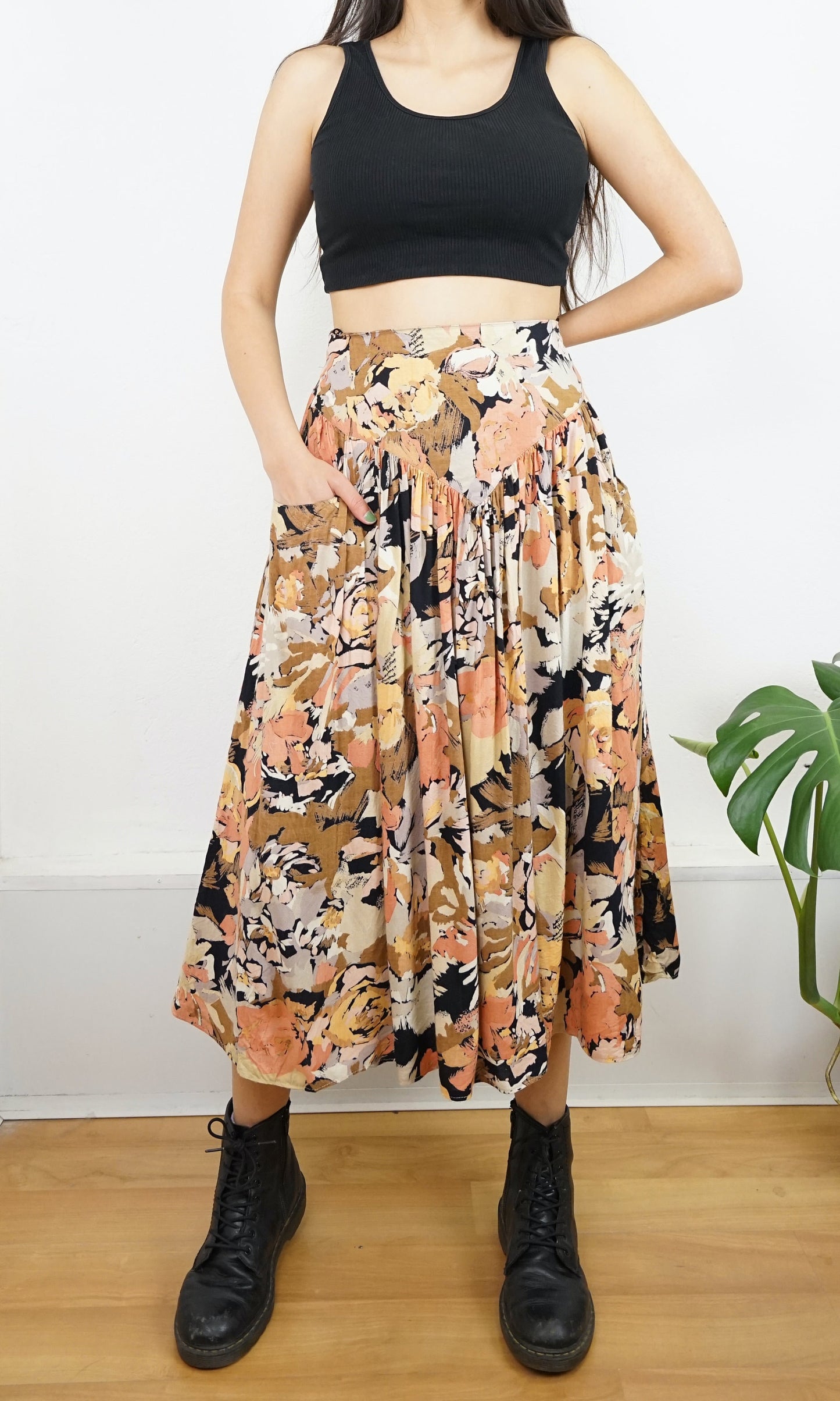 Vintage Skirt size M-L pockets floral